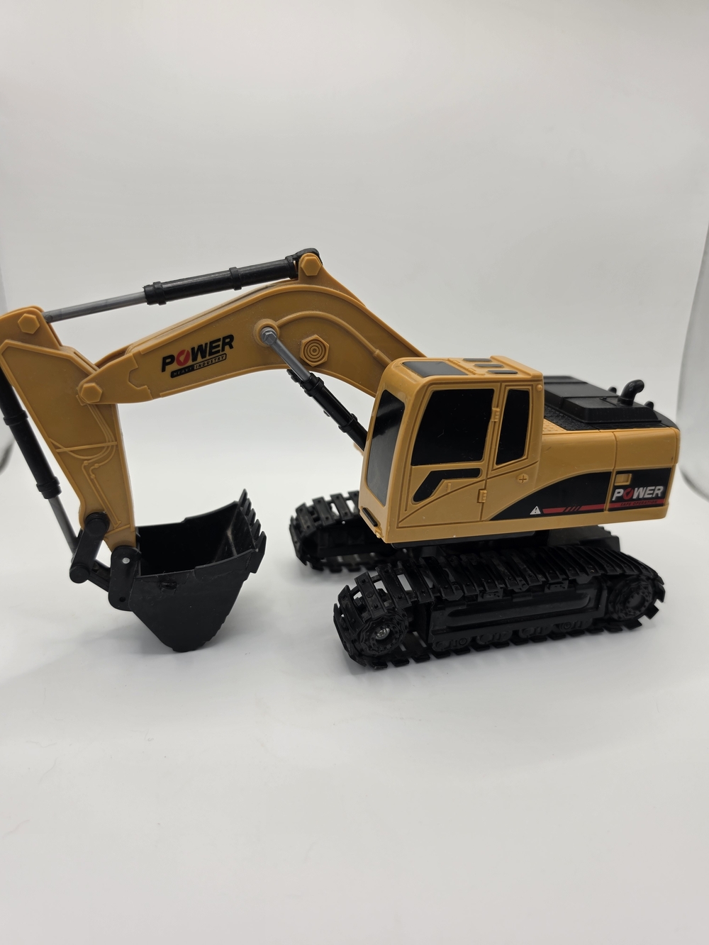 Power Professional RC Excavator With Movable Arm And Bucket Rubber Track Tires
